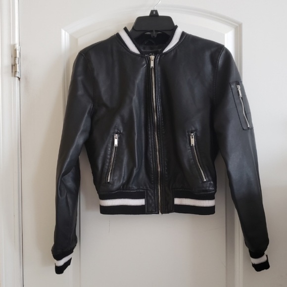 ♻️📸Rue 21 Black White Faux Leather Zipper Moto Varsity Jacket size Medium - Picture 2 of 16